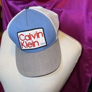 Calvin Klein one size hat. Mesh and snap back. Like new